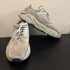 Adidas Yeezy Boost 700 (Salt)